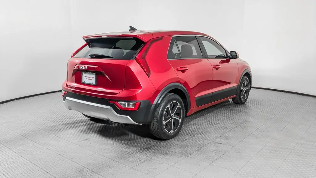 2025 KIA NIRO LX photo 7