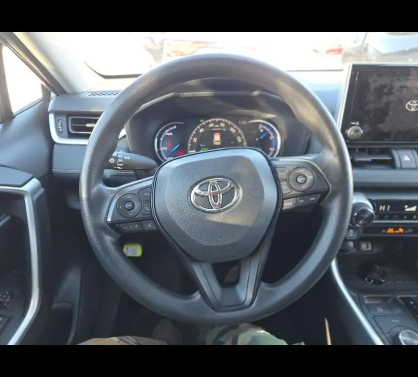 2024 TOYOTA RAV4 HYBRID XLE photo 18