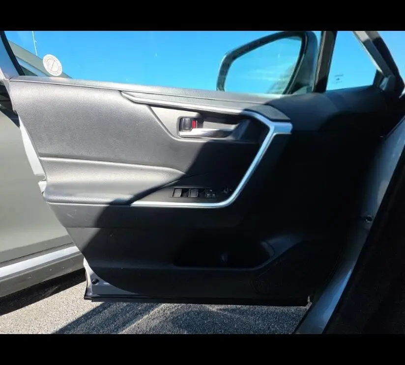 2024 TOYOTA RAV4 HYBRID XLE photo 20