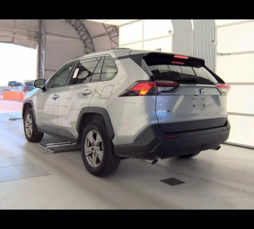 2024 TOYOTA RAV4 HYBRID XLE photo 5