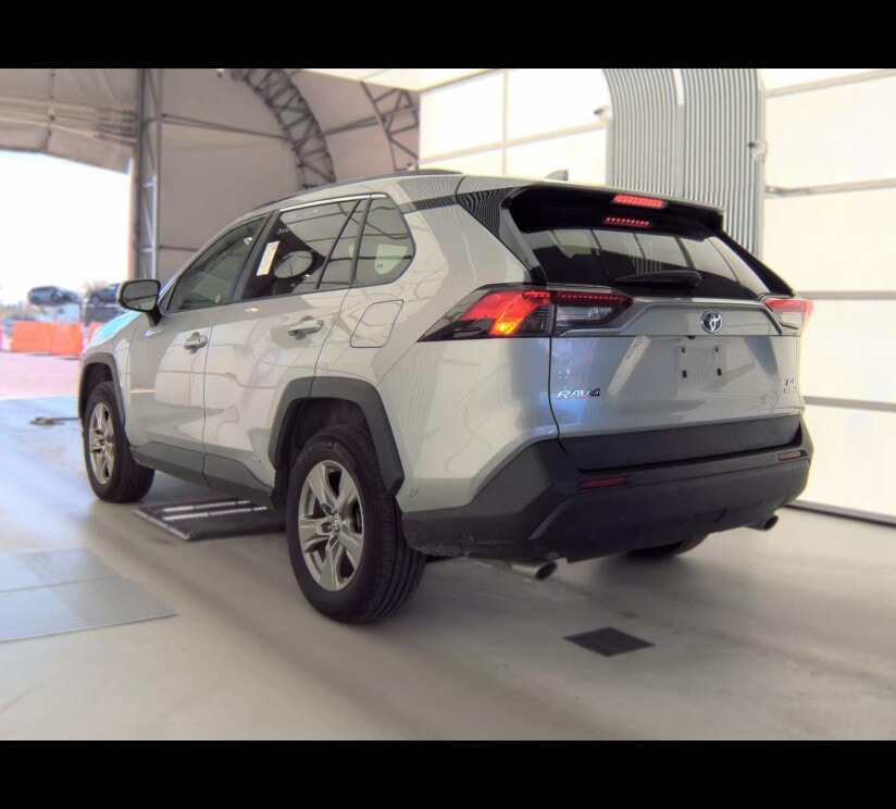 2024 TOYOTA RAV4 HYBRID XLE photo 5