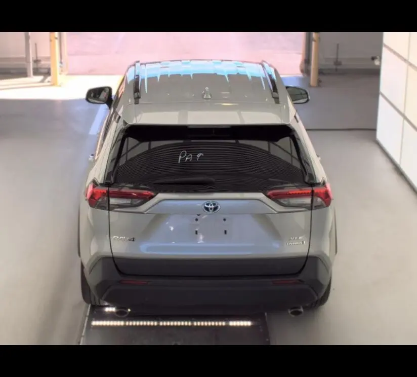 2024 TOYOTA RAV4 HYBRID XLE photo 8