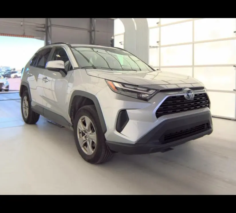 2024 TOYOTA RAV4 HYBRID XLE photo 2