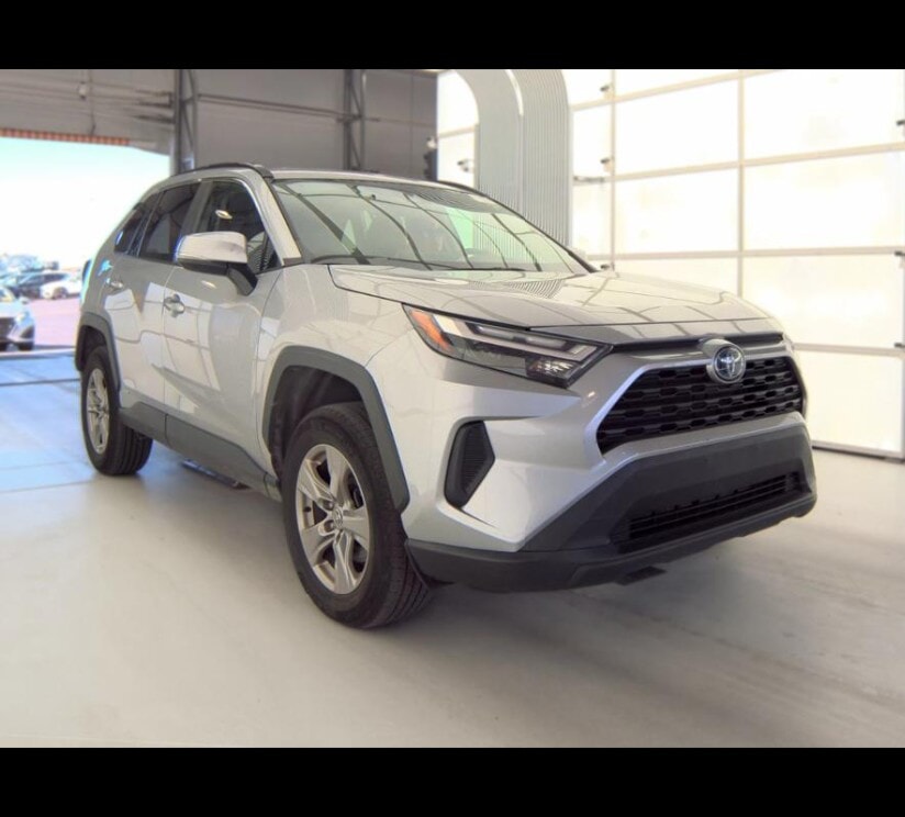 2024 TOYOTA RAV4 HYBRID XLE photo 2