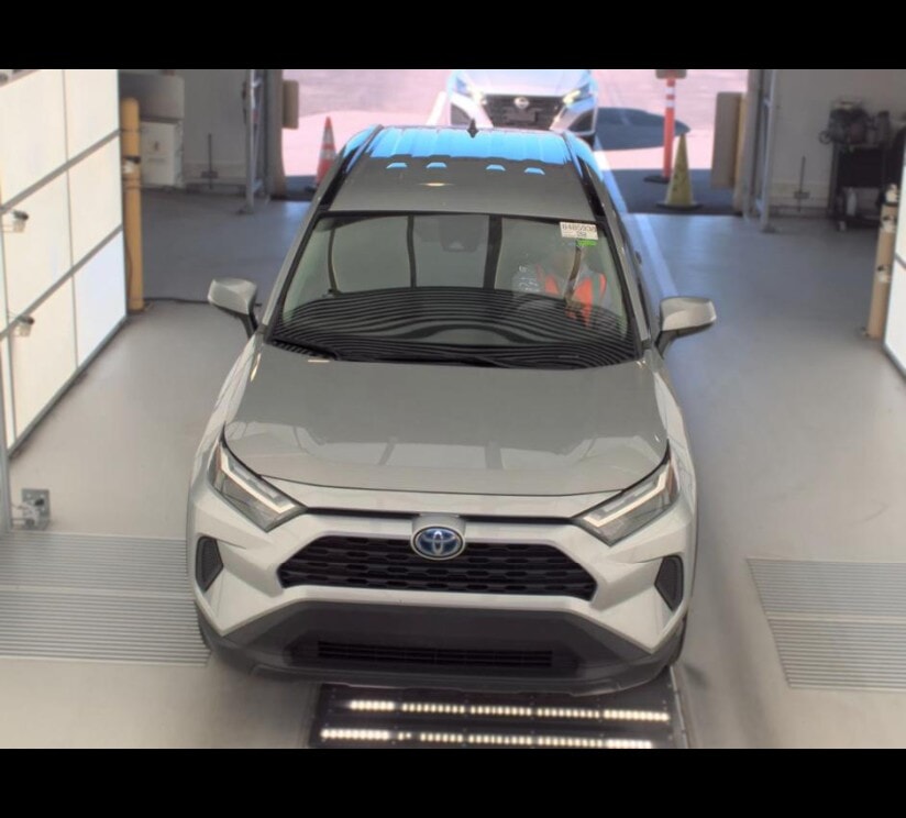 2024 TOYOTA RAV4 HYBRID XLE photo 6