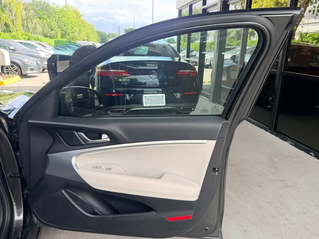 2023 GENESIS G70 2.0T photo 11
