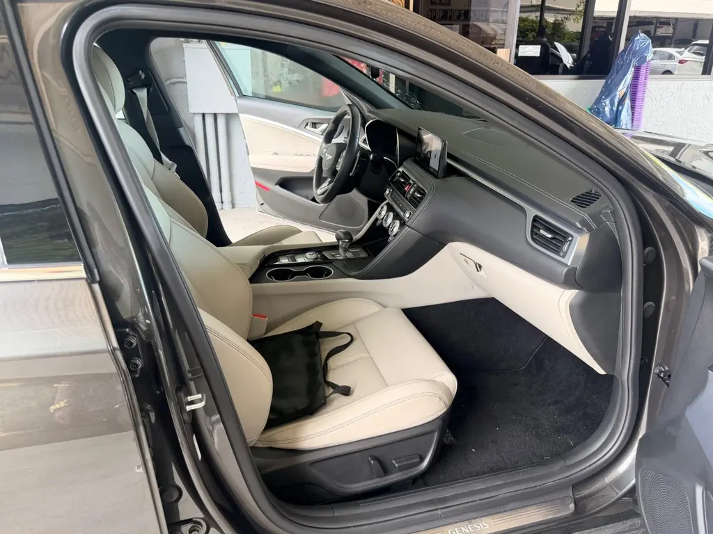 2023 GENESIS G70 2.0T photo 12