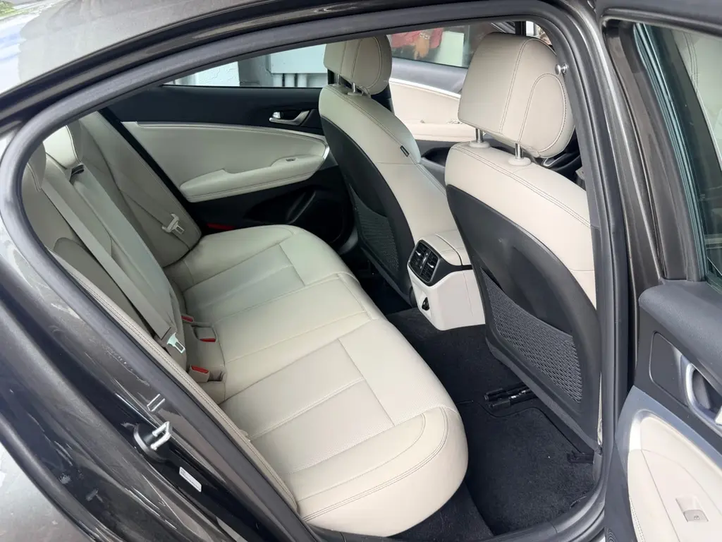 2023 GENESIS G70 2.0T photo 15