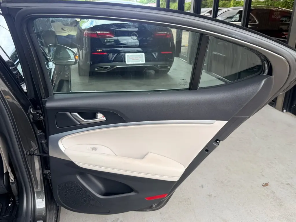 2023 GENESIS G70 2.0T photo 16
