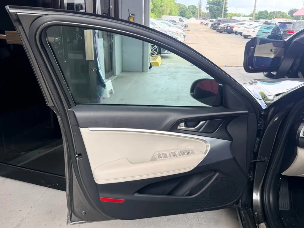2023 GENESIS G70 2.0T photo 22