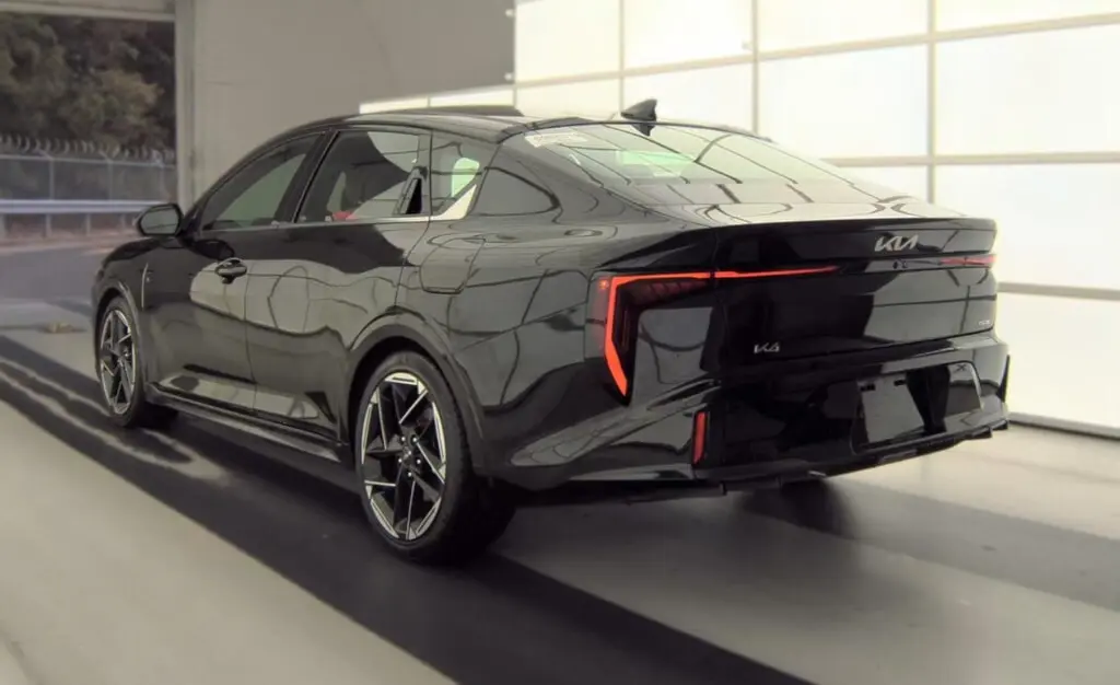 2025 KIA K4 GT-LINE photo 8