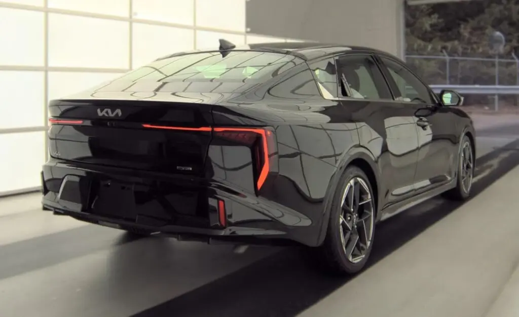 2025 KIA K4 GT-LINE photo 5