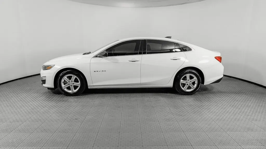 2023 CHEVROLET MALIBU LS photo 2