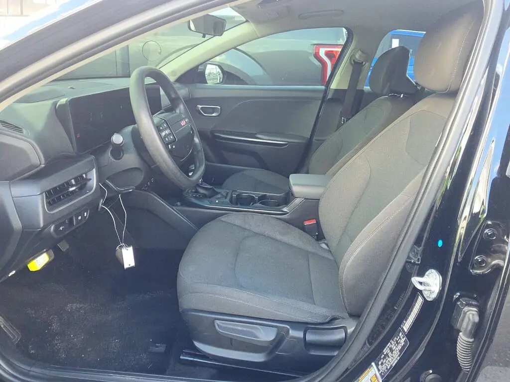 2025 KIA K4 LXS photo 8