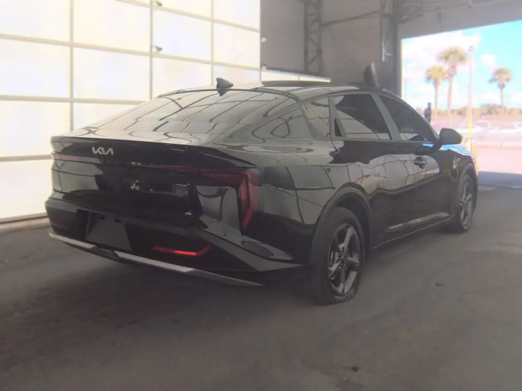 2025 KIA K4 LXS photo 4