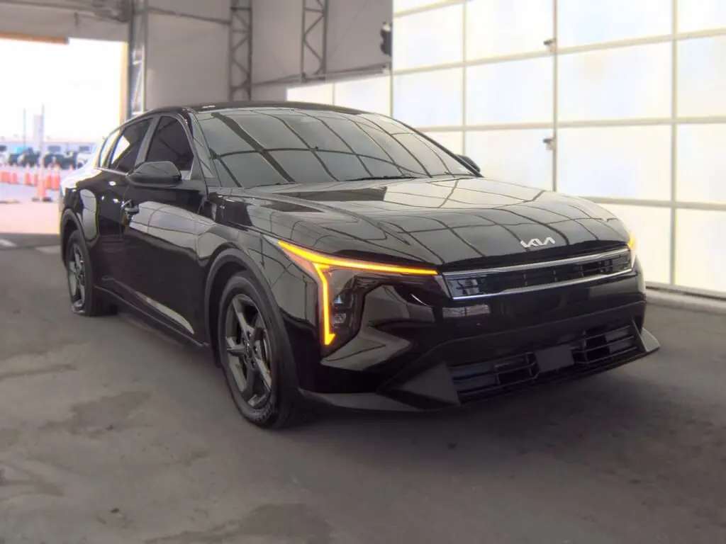 2025 KIA K4 LXS photo 3