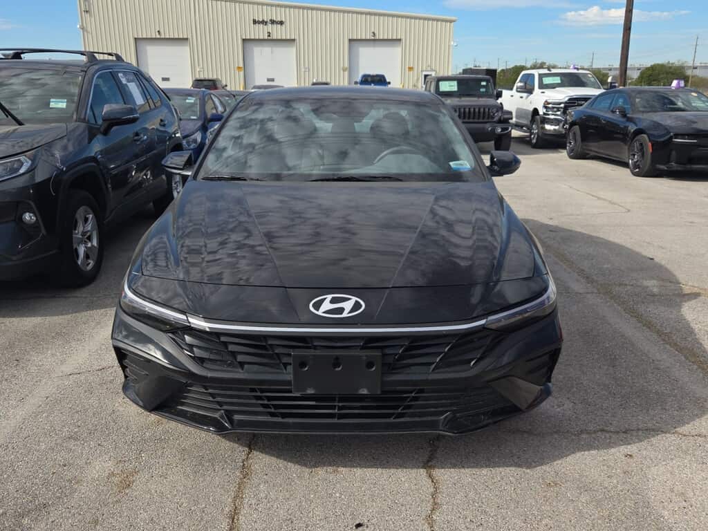 2026 HYUNDAI ELANTRA SE photo 2