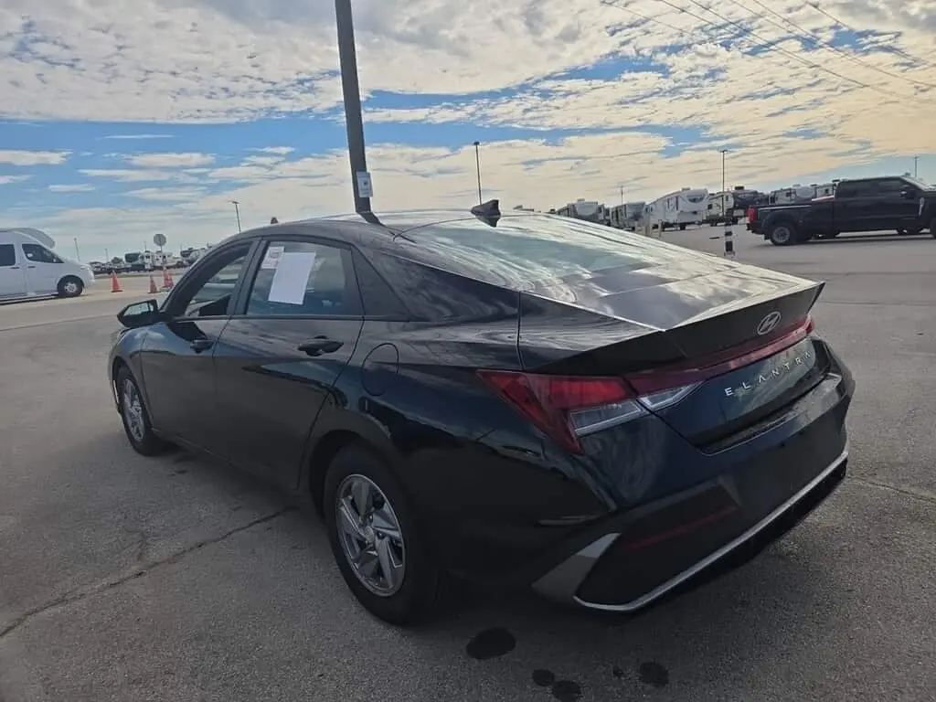 2026 HYUNDAI ELANTRA SE photo 5