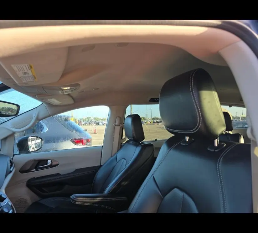2023 CHRYSLER PACIFICA TOURING L photo 15
