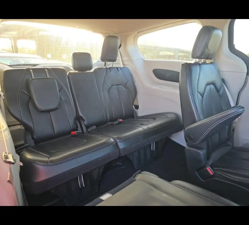 2023 CHRYSLER PACIFICA TOURING L photo 16