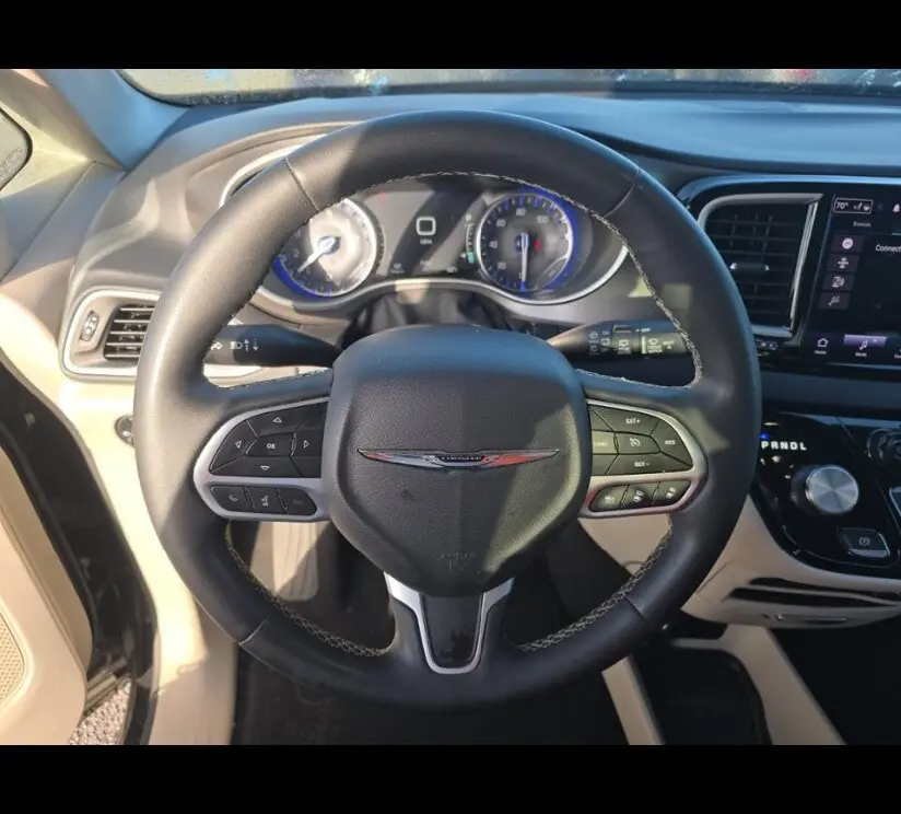 2023 CHRYSLER PACIFICA TOURING L photo 22