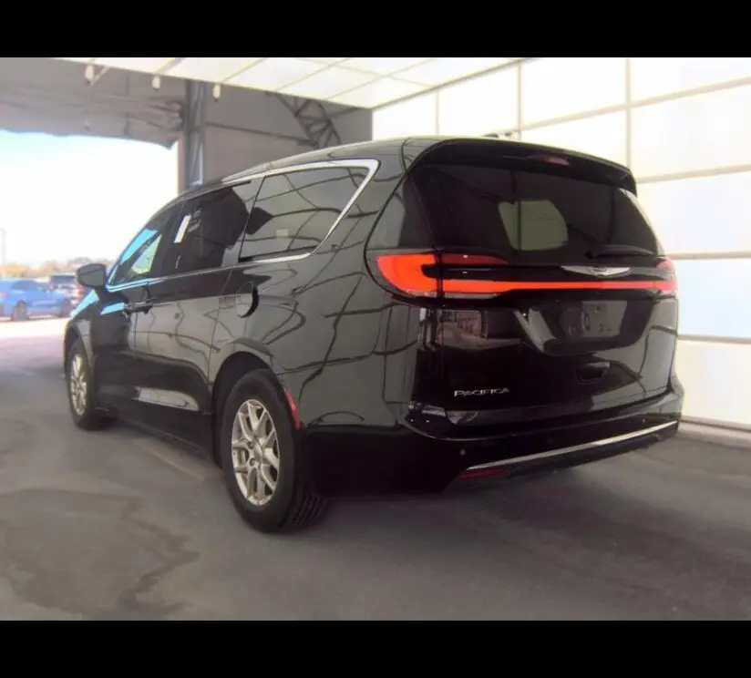 2023 CHRYSLER PACIFICA TOURING L photo 5