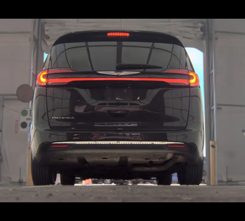2023 CHRYSLER PACIFICA TOURING L photo 11