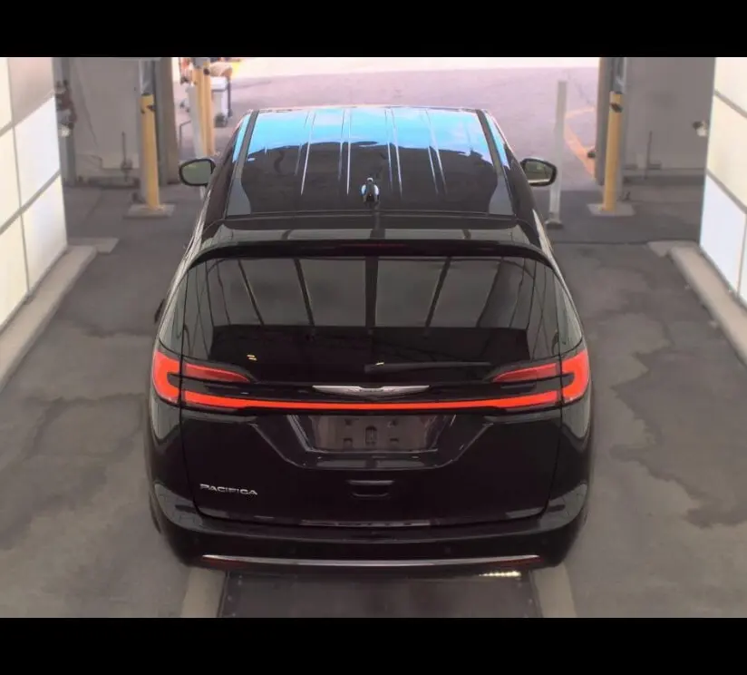 2023 CHRYSLER PACIFICA TOURING L photo 10