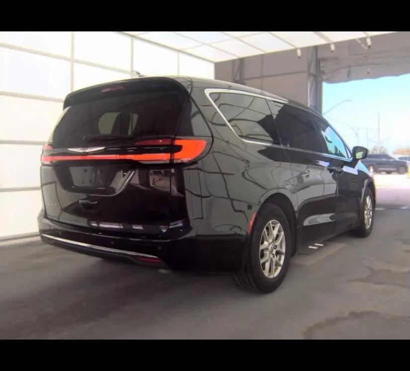 2023 CHRYSLER PACIFICA TOURING L photo 3