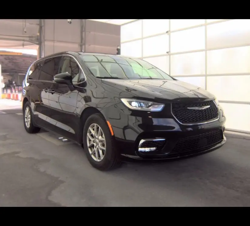 2023 CHRYSLER PACIFICA TOURING L photo 2