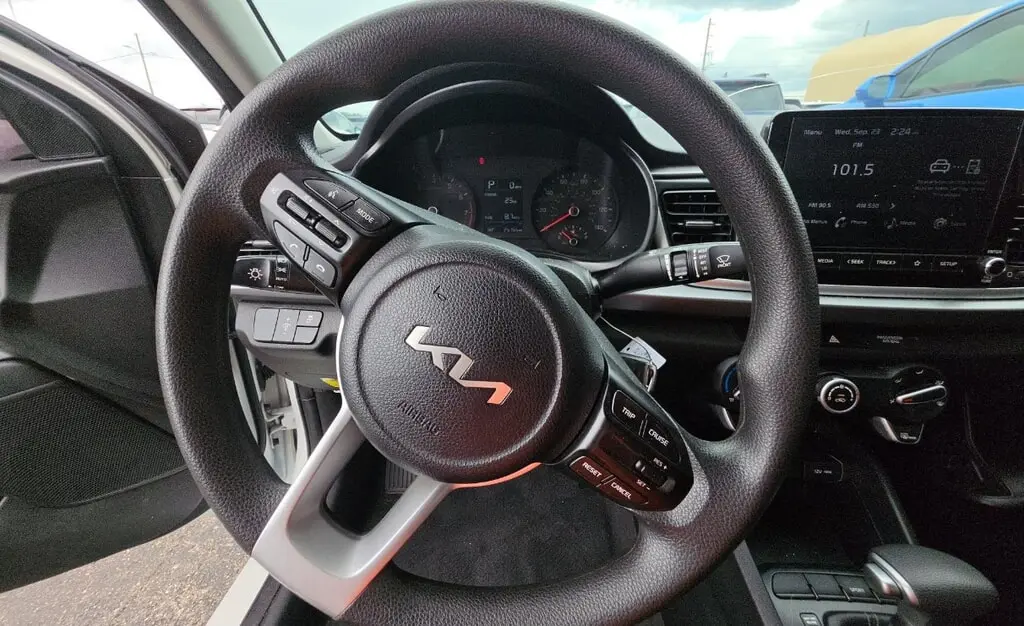 2023 KIA RIO S photo 8