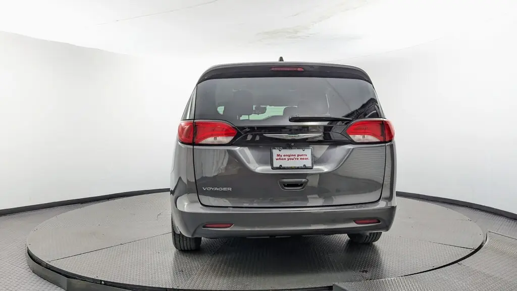 2023 CHRYSLER VOYAGER LX photo 6