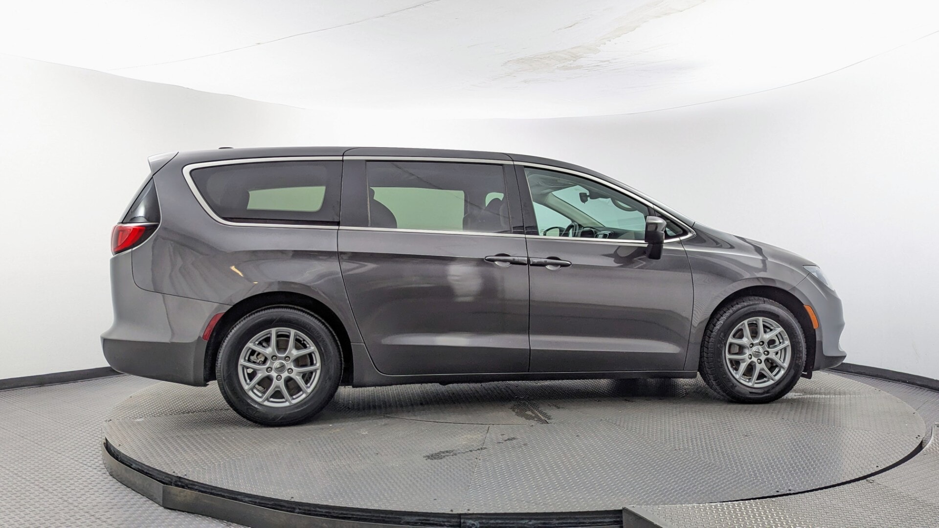 2023 CHRYSLER VOYAGER LX photo 8