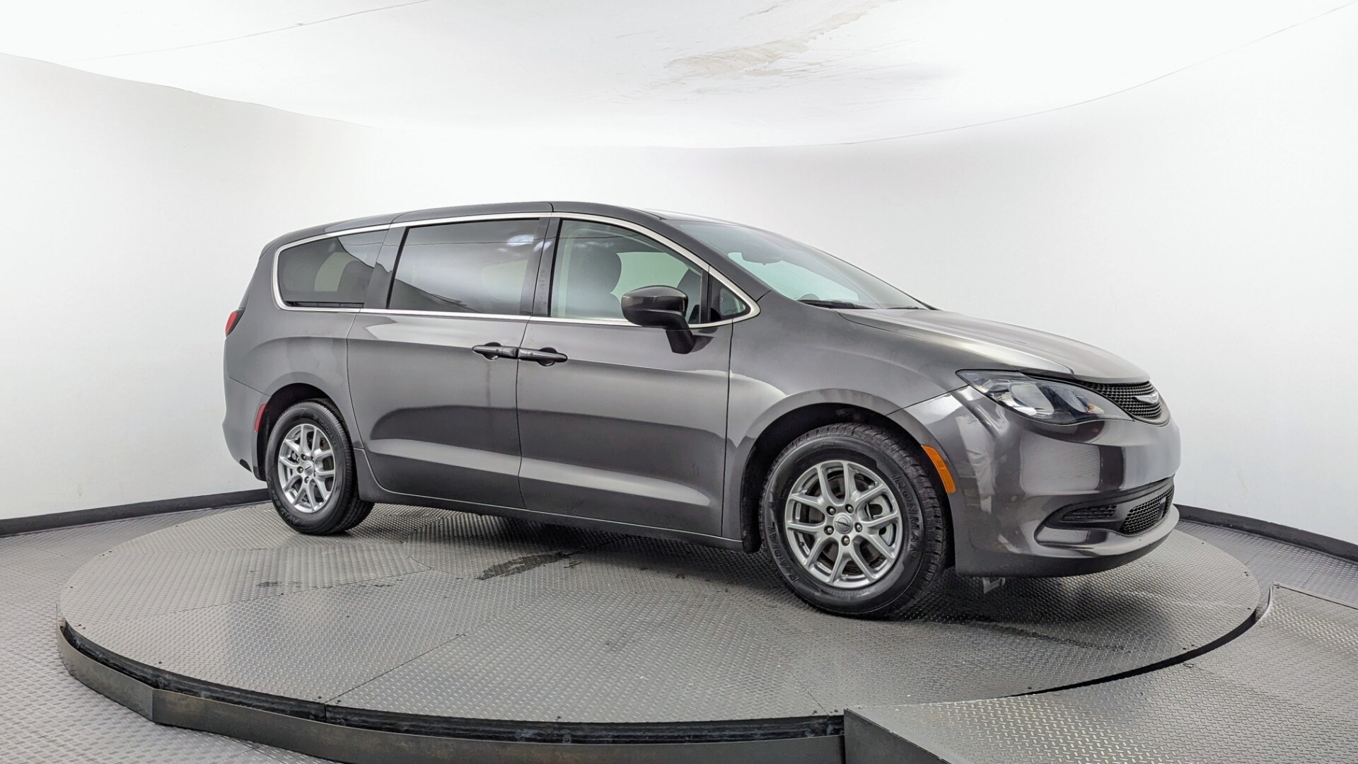 2023 CHRYSLER VOYAGER LX photo 10