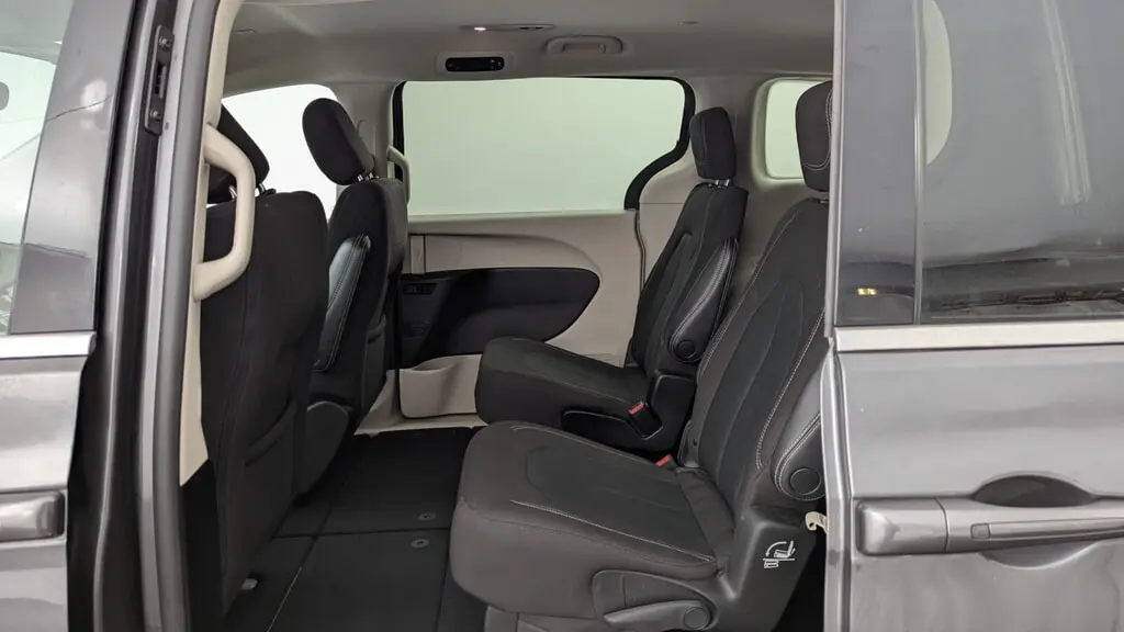 2023 CHRYSLER VOYAGER LX photo 15