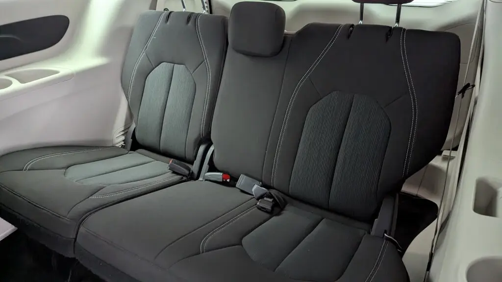 2023 CHRYSLER VOYAGER LX photo 16