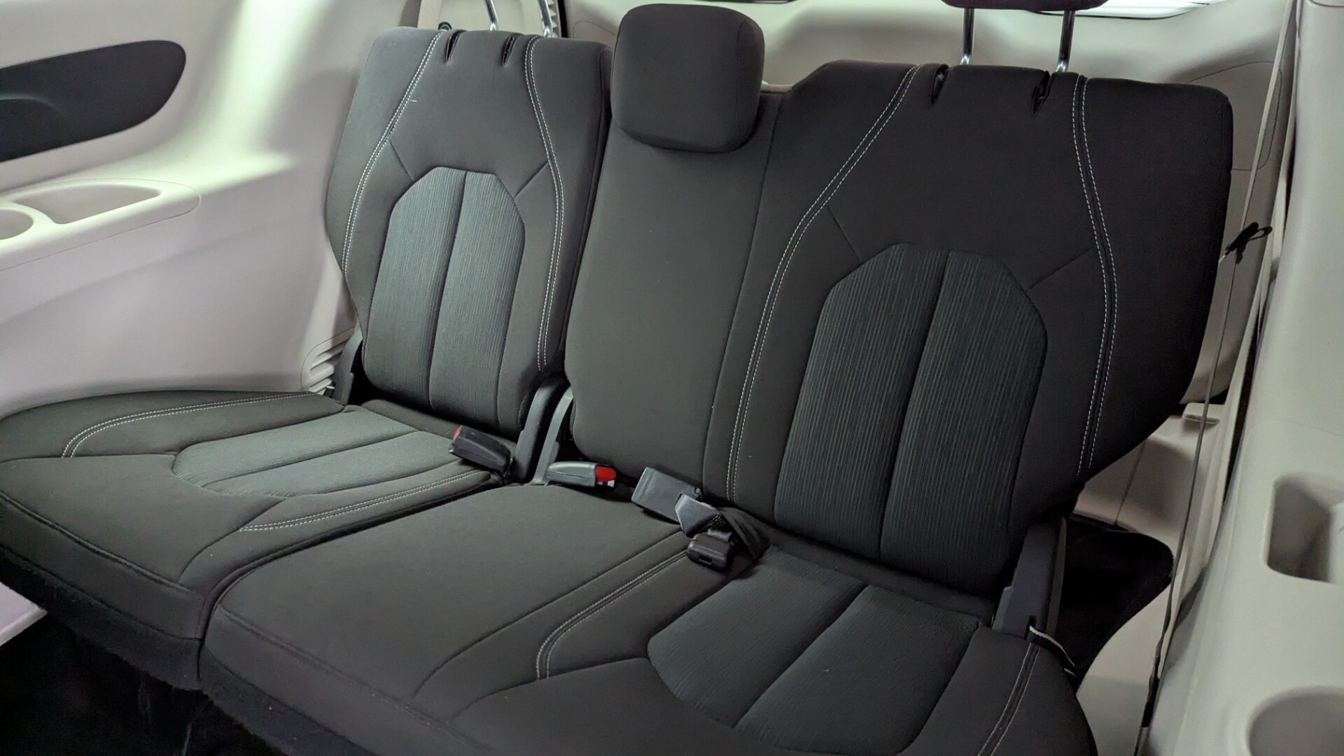 2023 CHRYSLER VOYAGER LX photo 16