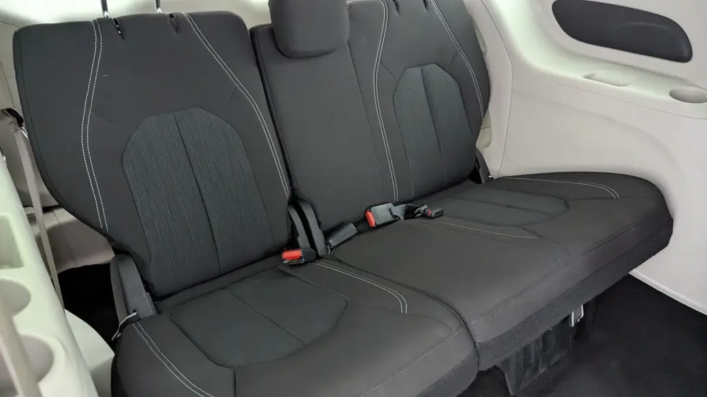 2023 CHRYSLER VOYAGER LX photo 18