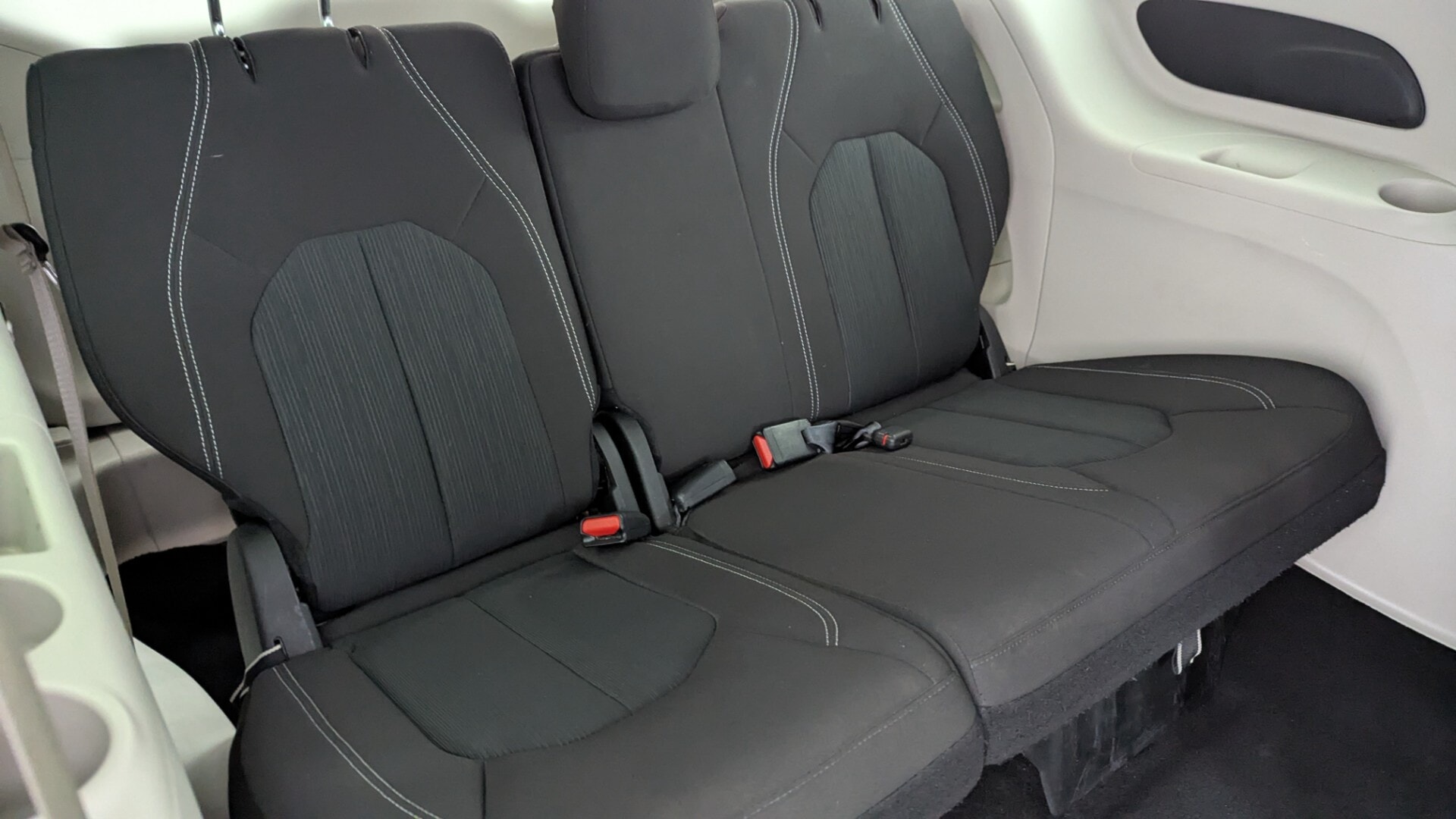 2023 CHRYSLER VOYAGER LX photo 18