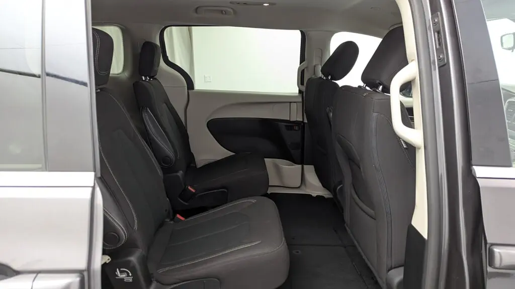 2023 CHRYSLER VOYAGER LX photo 20