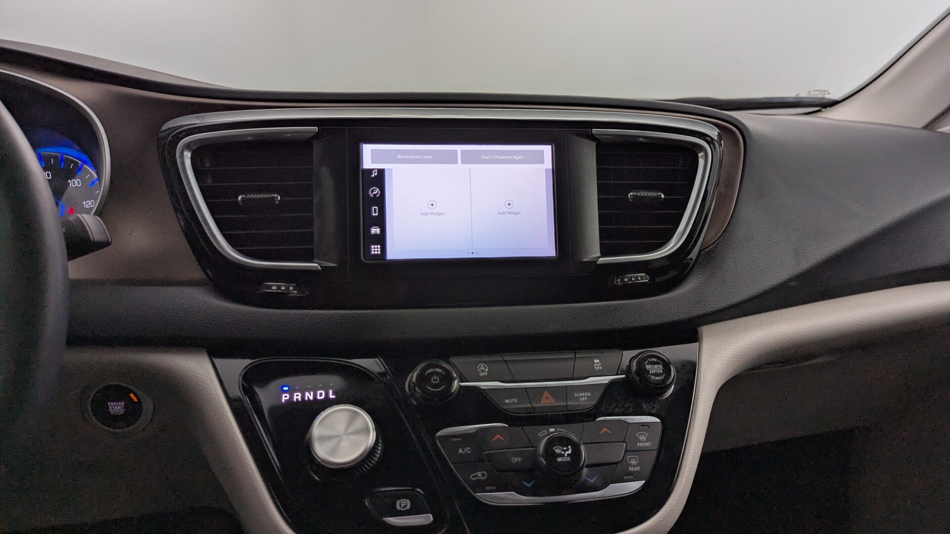 2023 CHRYSLER VOYAGER LX photo 27