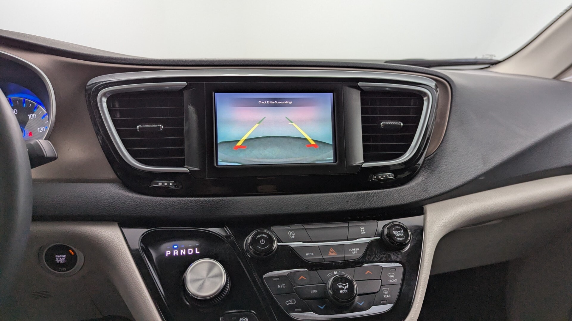 2023 CHRYSLER VOYAGER LX photo 28