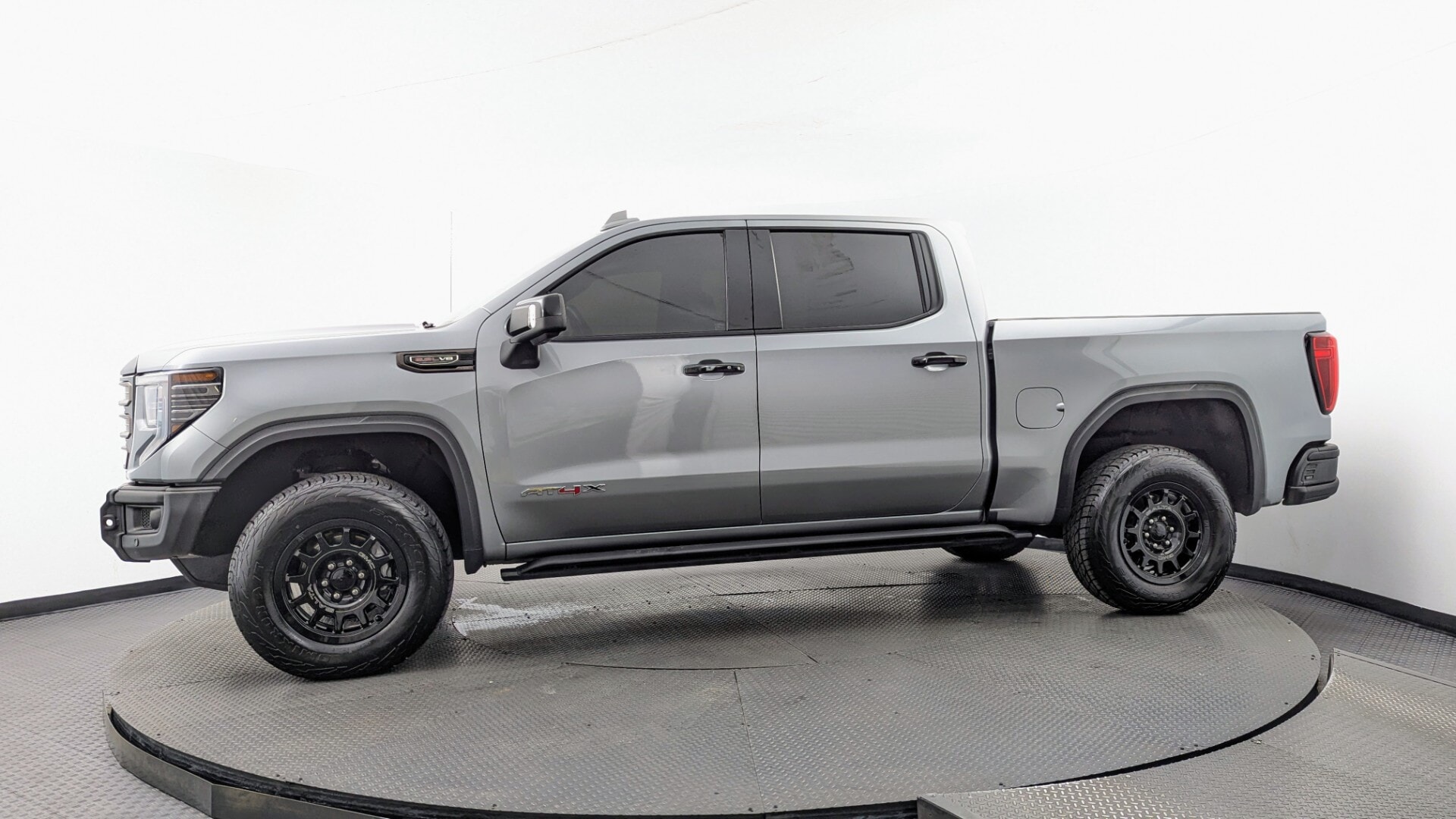 2023 GMC SIERRA 1500 AT4X photo 2