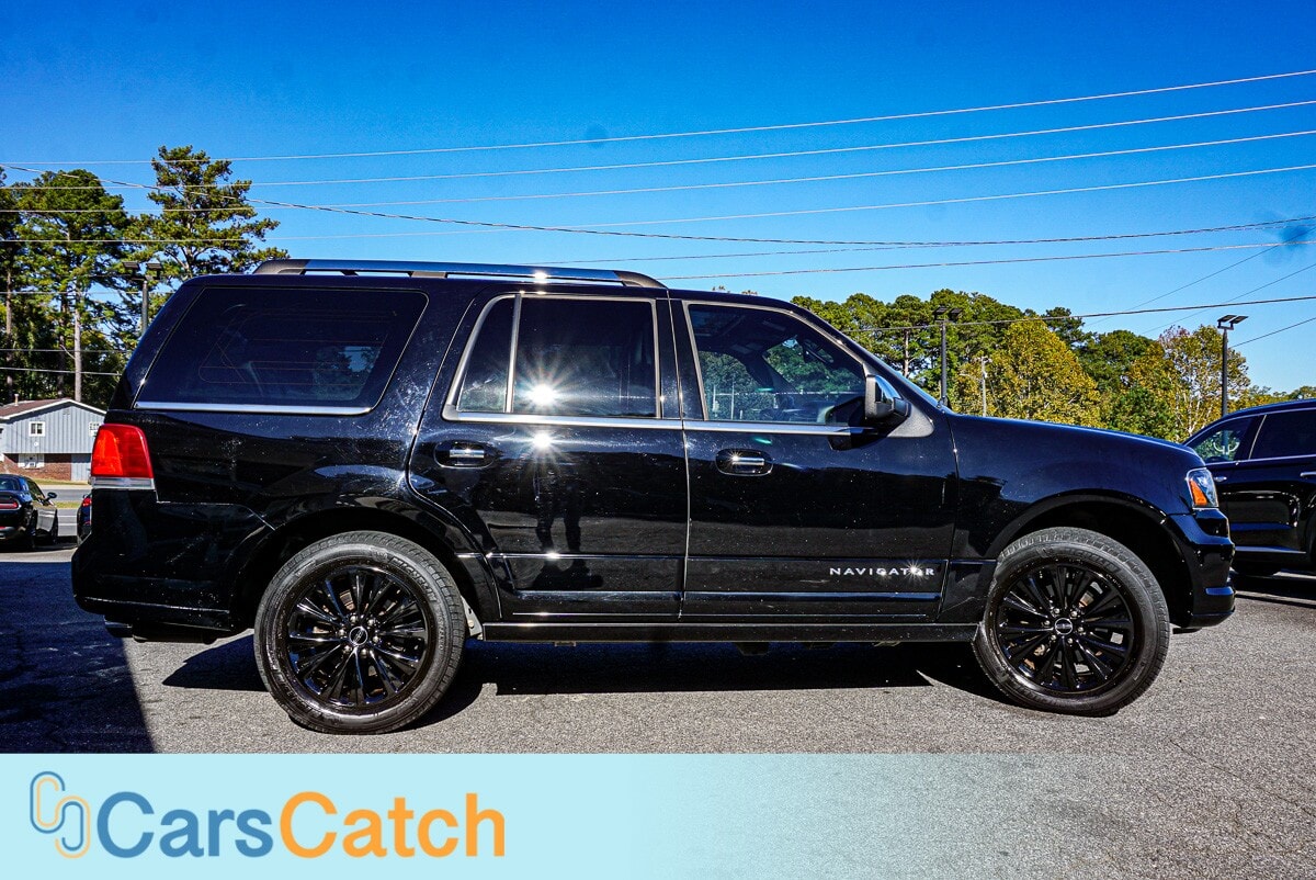 CARSCATCH  - Used vehicle - SUV LINCOLN NAVIGATOR 2016