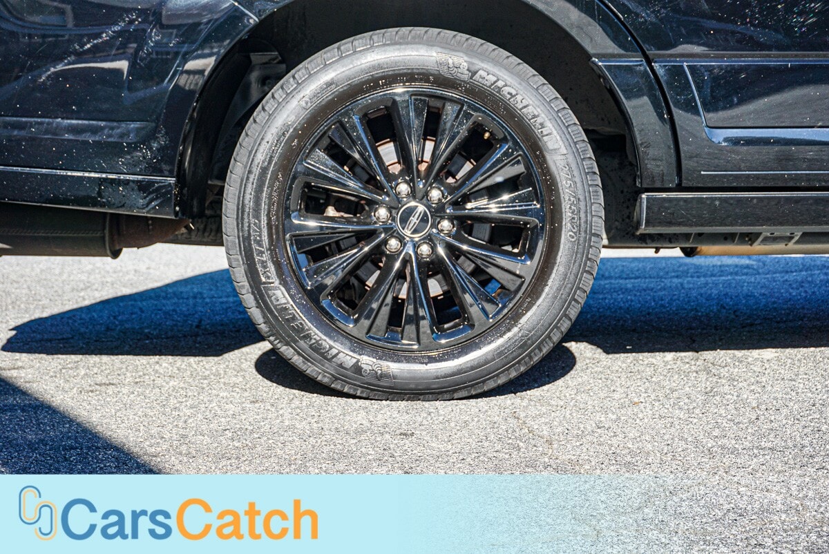 CARSCATCH  - Used vehicle - SUV LINCOLN NAVIGATOR 2016