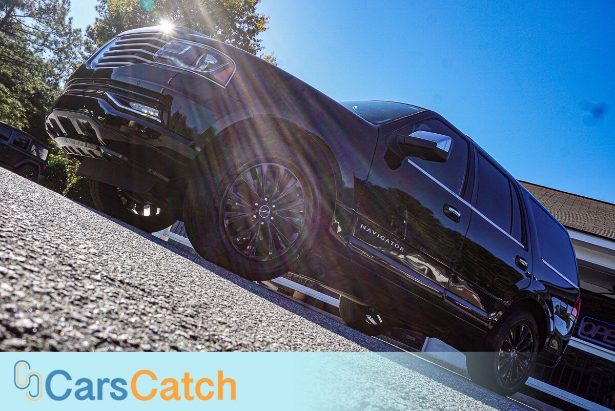 CARSCATCH  - Used vehicle - SUV LINCOLN NAVIGATOR 2016