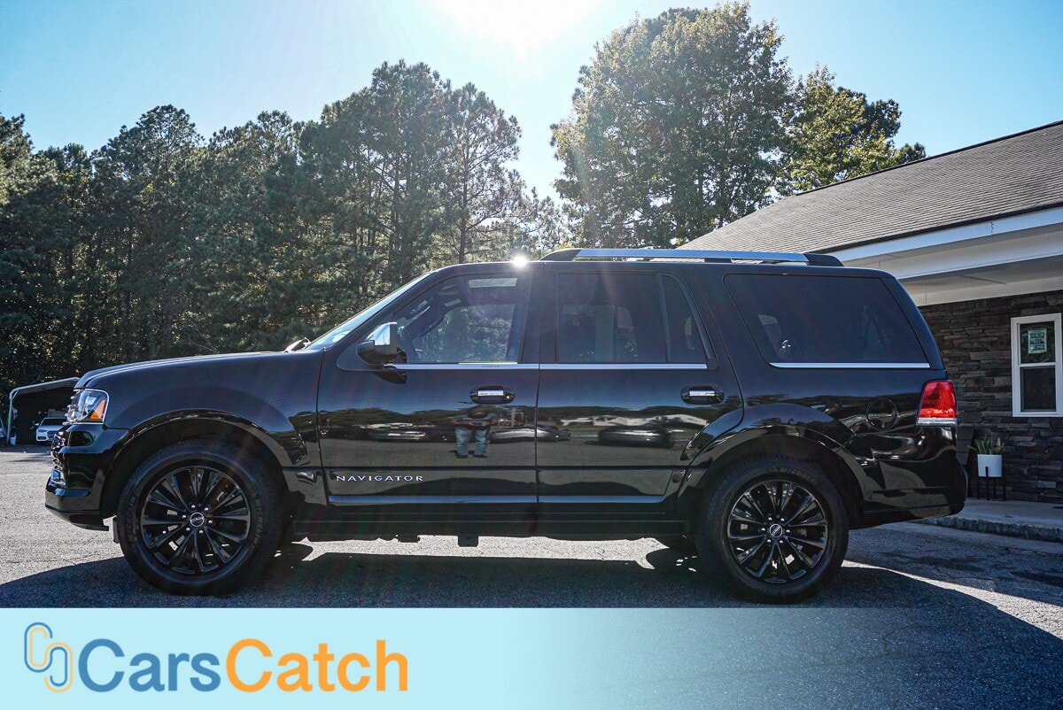 CARSCATCH  - Used vehicle - SUV LINCOLN NAVIGATOR 2016