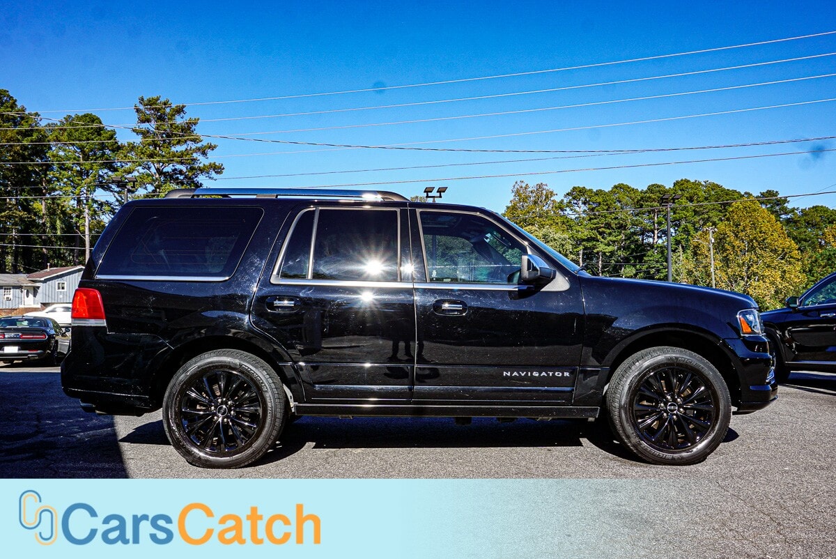 CARSCATCH  - Used vehicle - SUV LINCOLN NAVIGATOR 2016