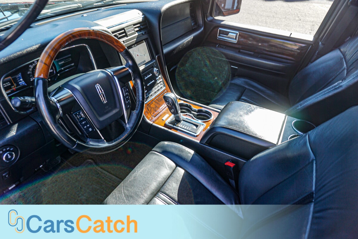 CARSCATCH  - Used vehicle - SUV LINCOLN NAVIGATOR 2016