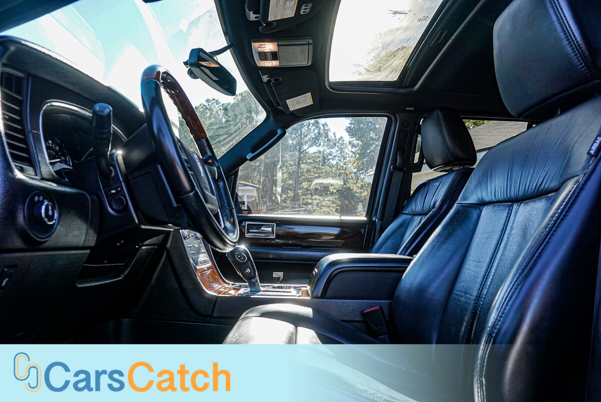 CARSCATCH  - Used vehicle - SUV LINCOLN NAVIGATOR 2016
